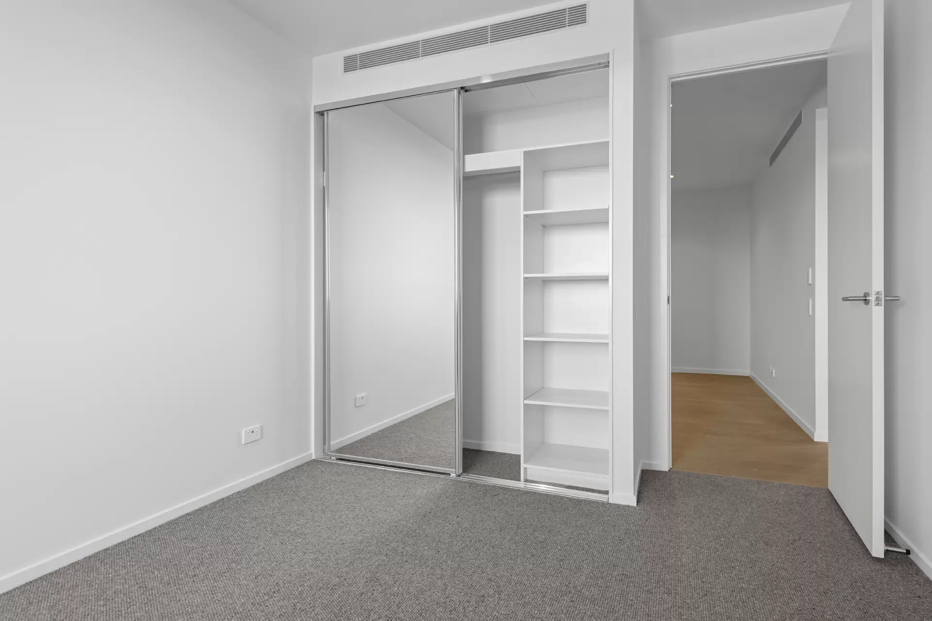 602/89 Lytton Rd, East Brisbane Leased by Mosaic Property Group - image 1