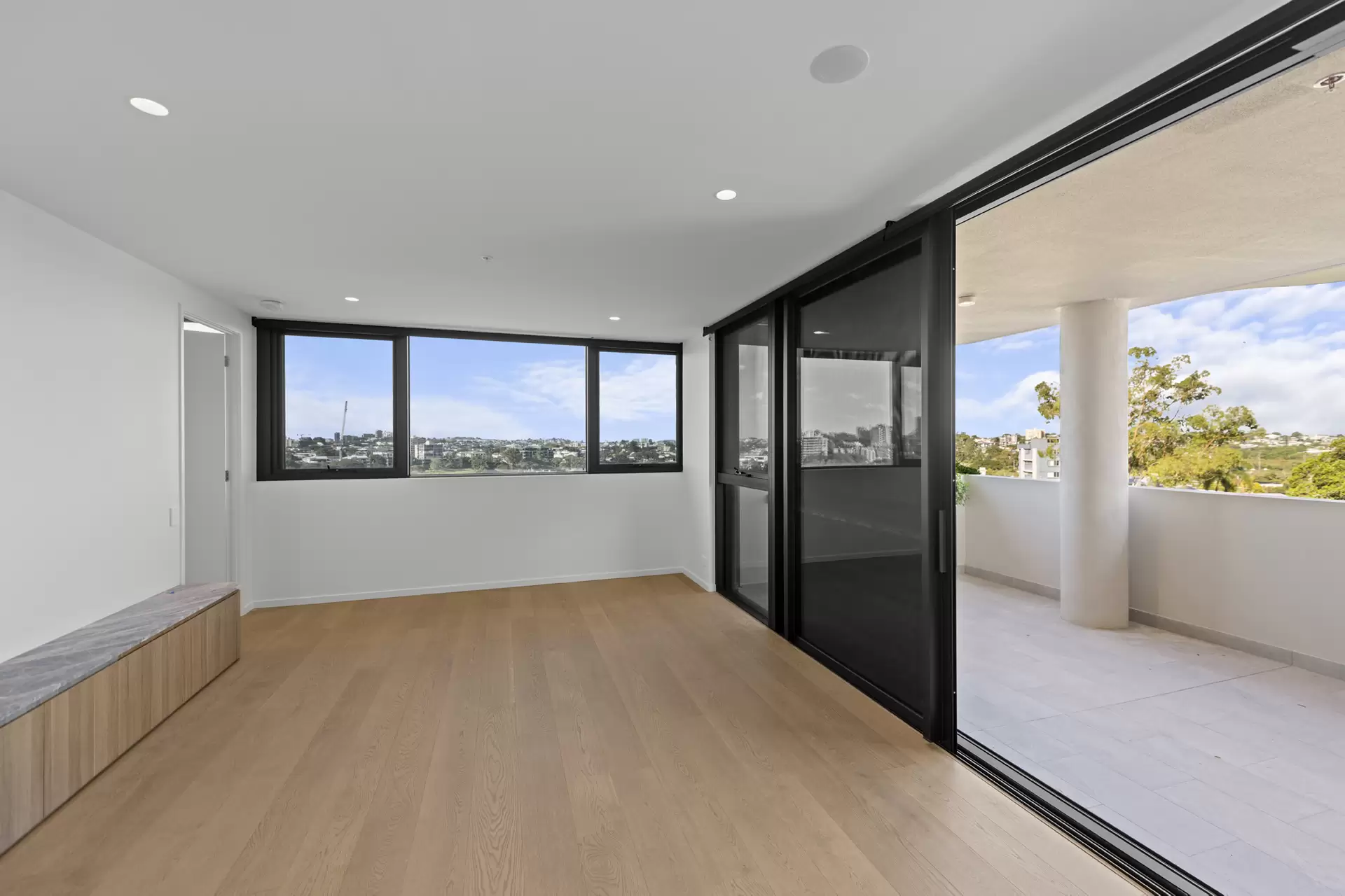 602/89 Lytton Rd, East Brisbane Leased by Mosaic Property Group - image 1