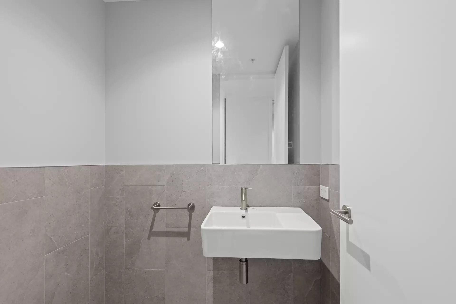 602/89 Lytton Rd, East Brisbane Leased by Mosaic Property Group - image 1
