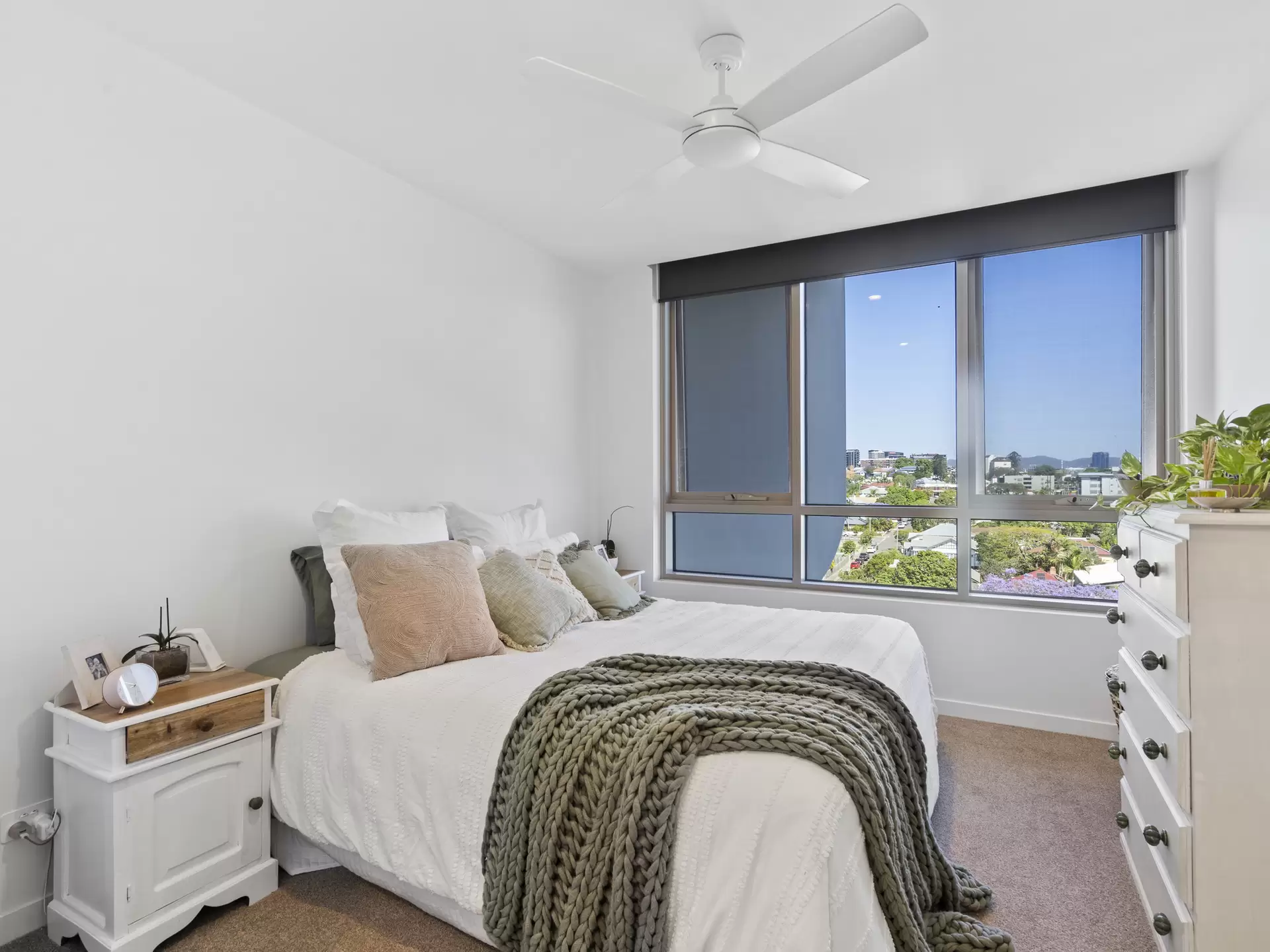 2801/140 Wellington Road, East Brisbane Leased by Mosaic Property Group - image 1