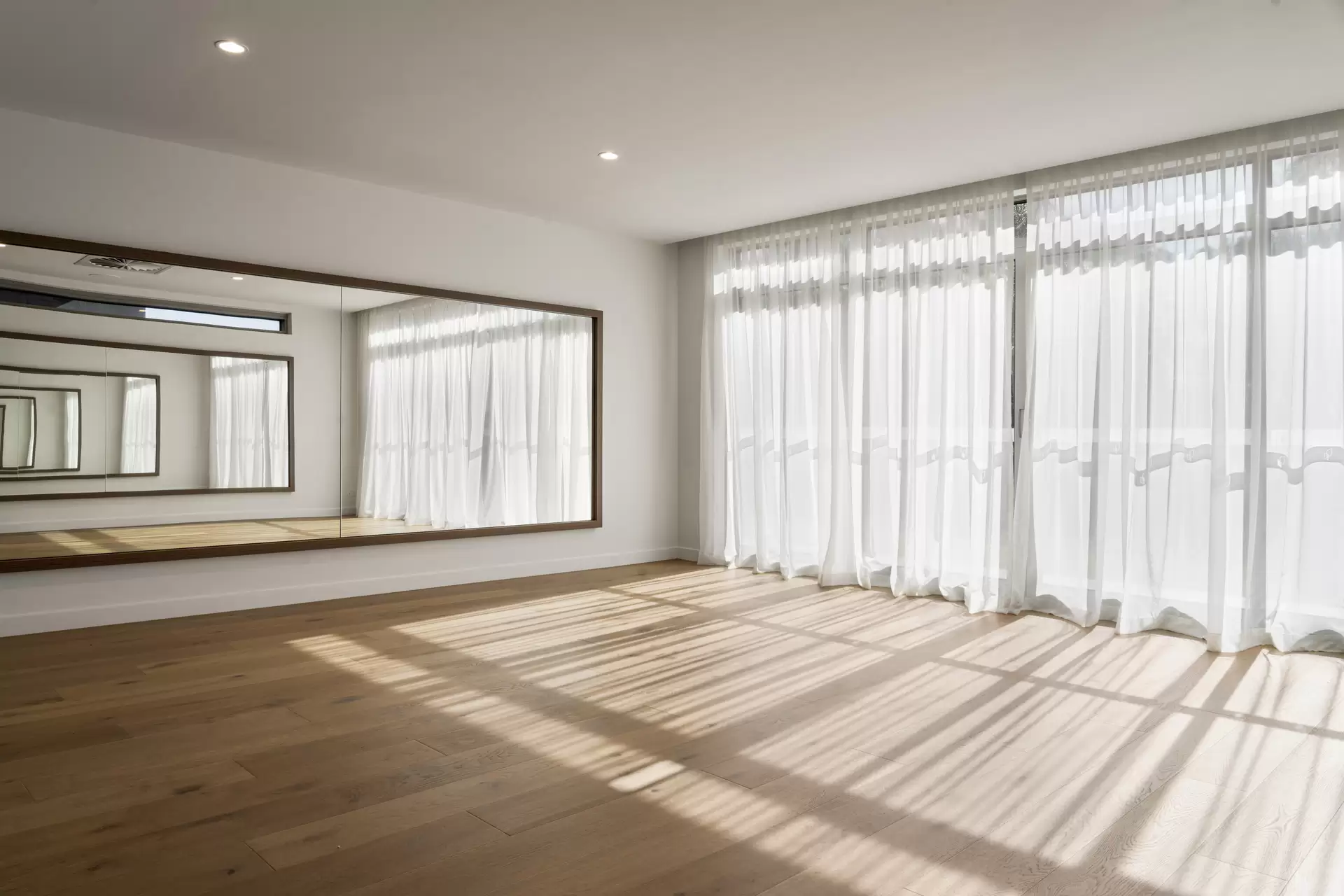 2801/140 Wellington Road, East Brisbane Leased by Mosaic Property Group - image 1