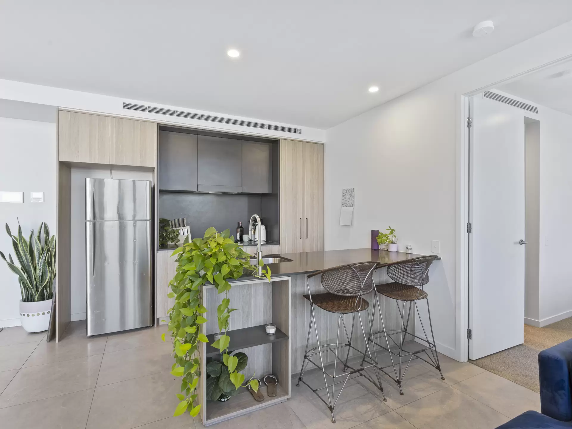 2801/140 Wellington Road, East Brisbane Leased by Mosaic Property Group - image 1