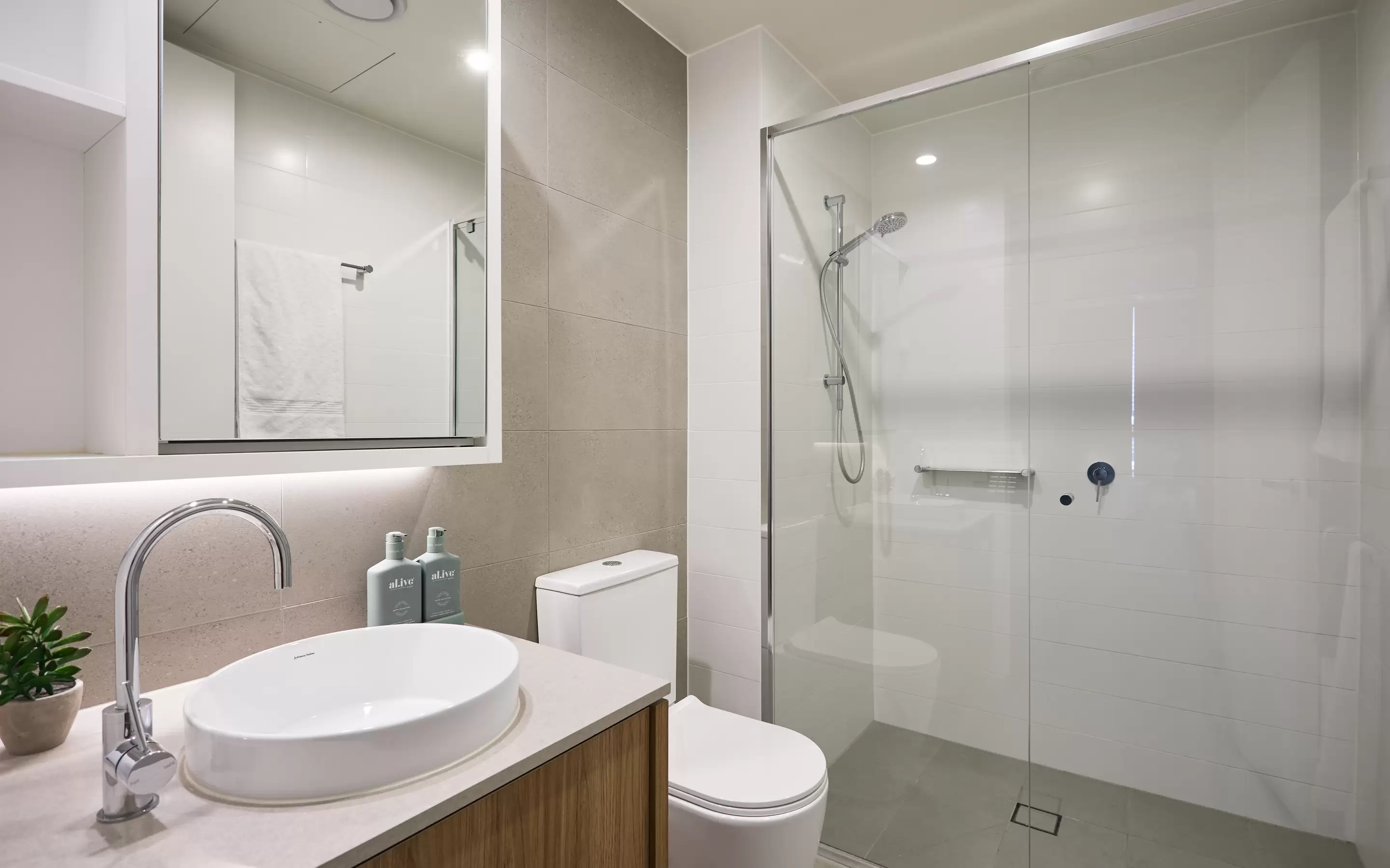 304/43 Peerless Avenue, Mermaid Beach Leased by Mosaic Property Group - image 3