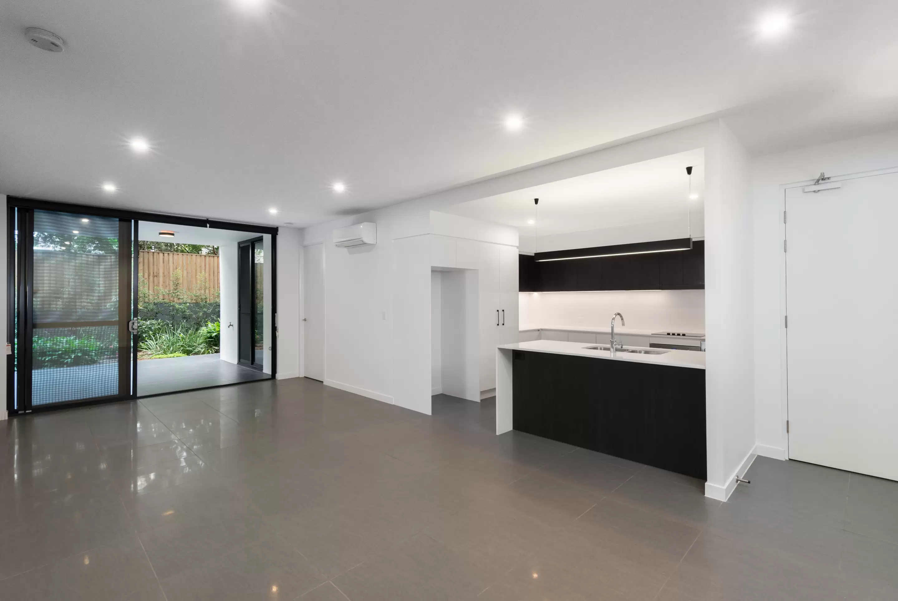 105/16-26 Archer Street, Upper Mount Gravatt Leased by Mosaic Property Group - image 1