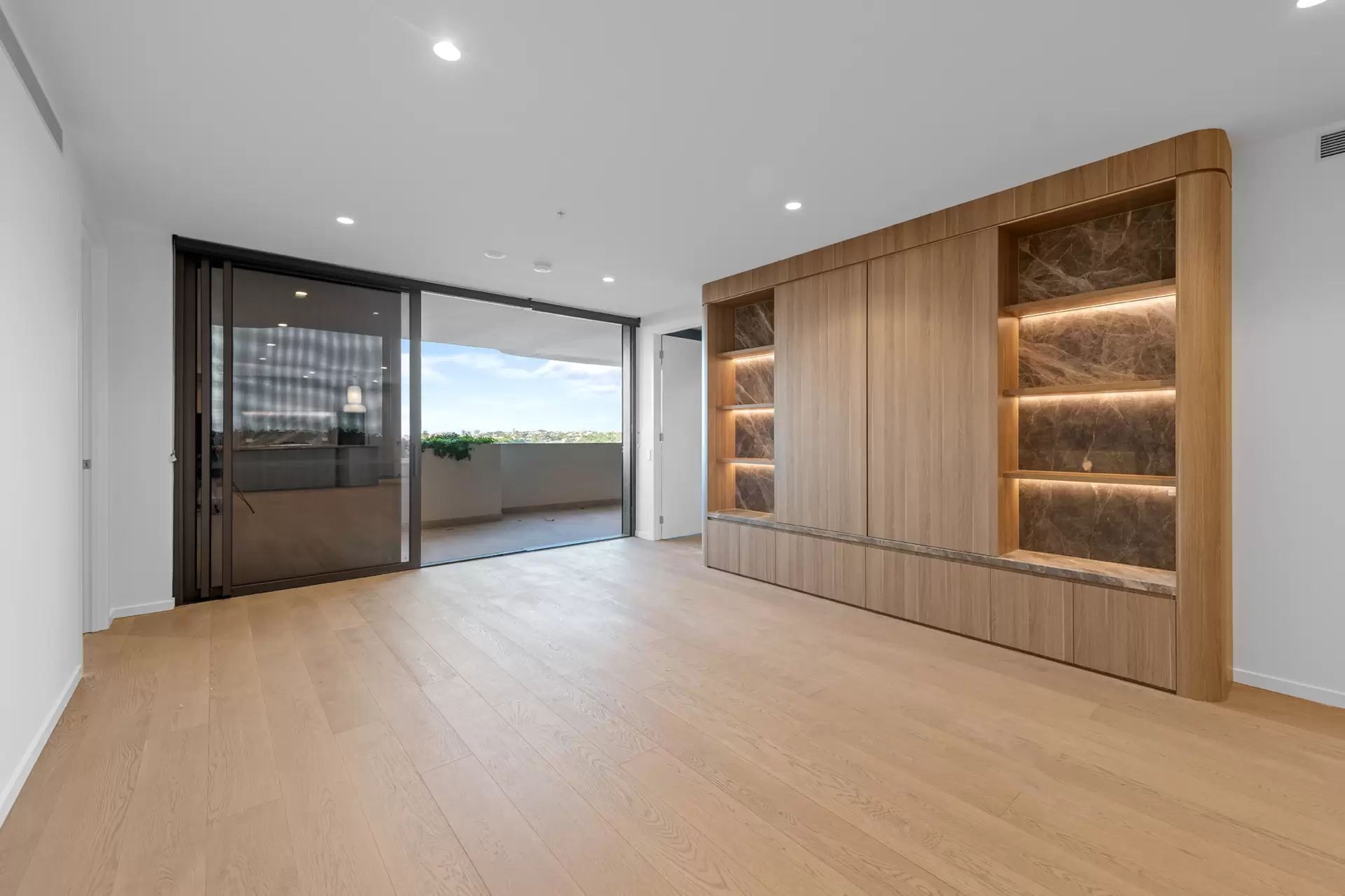 709/89 Lytton Road, East Brisbane Leased by Mosaic Property Group - image 1