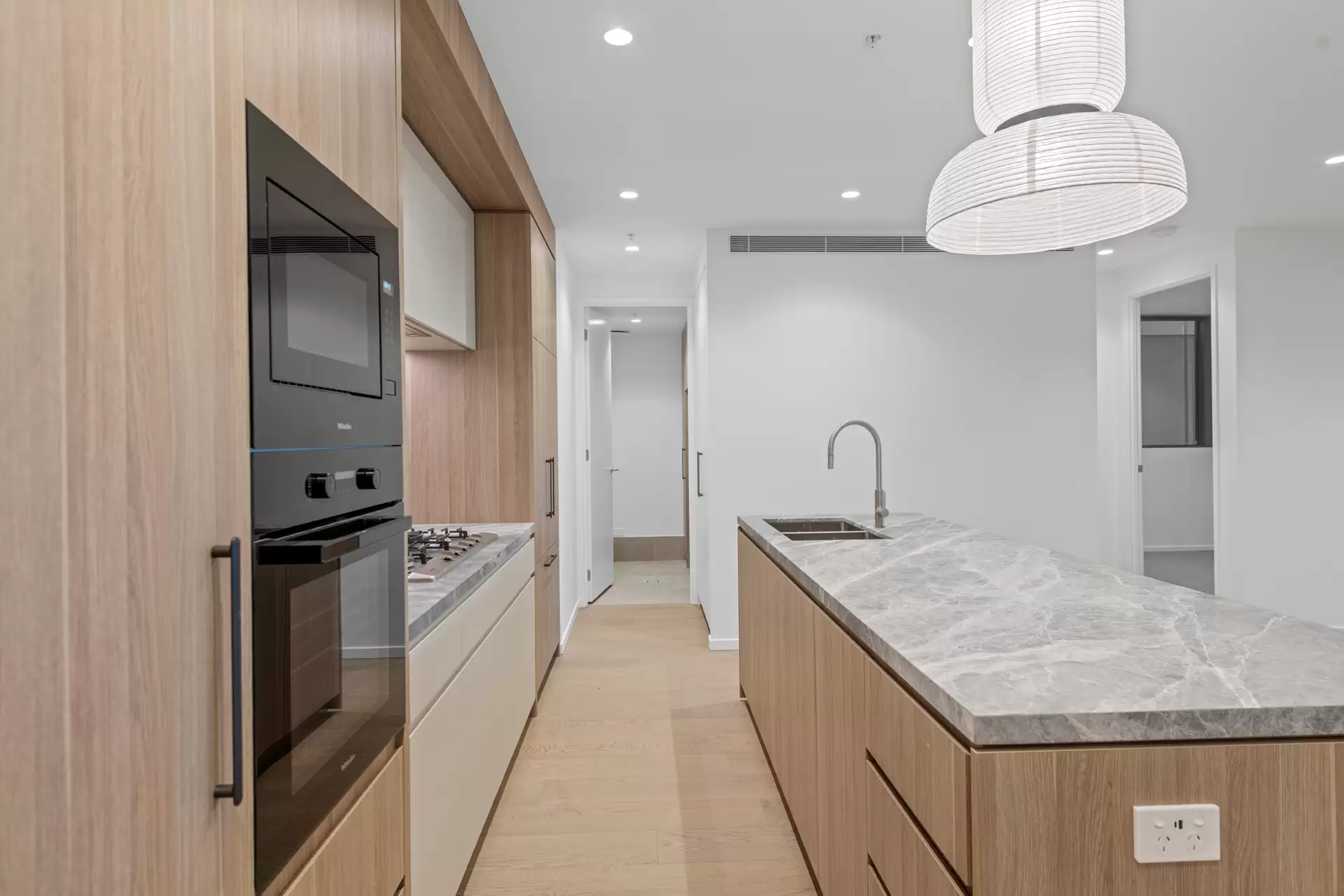 709/89 Lytton Road, East Brisbane Leased by Mosaic Property Group - image 1