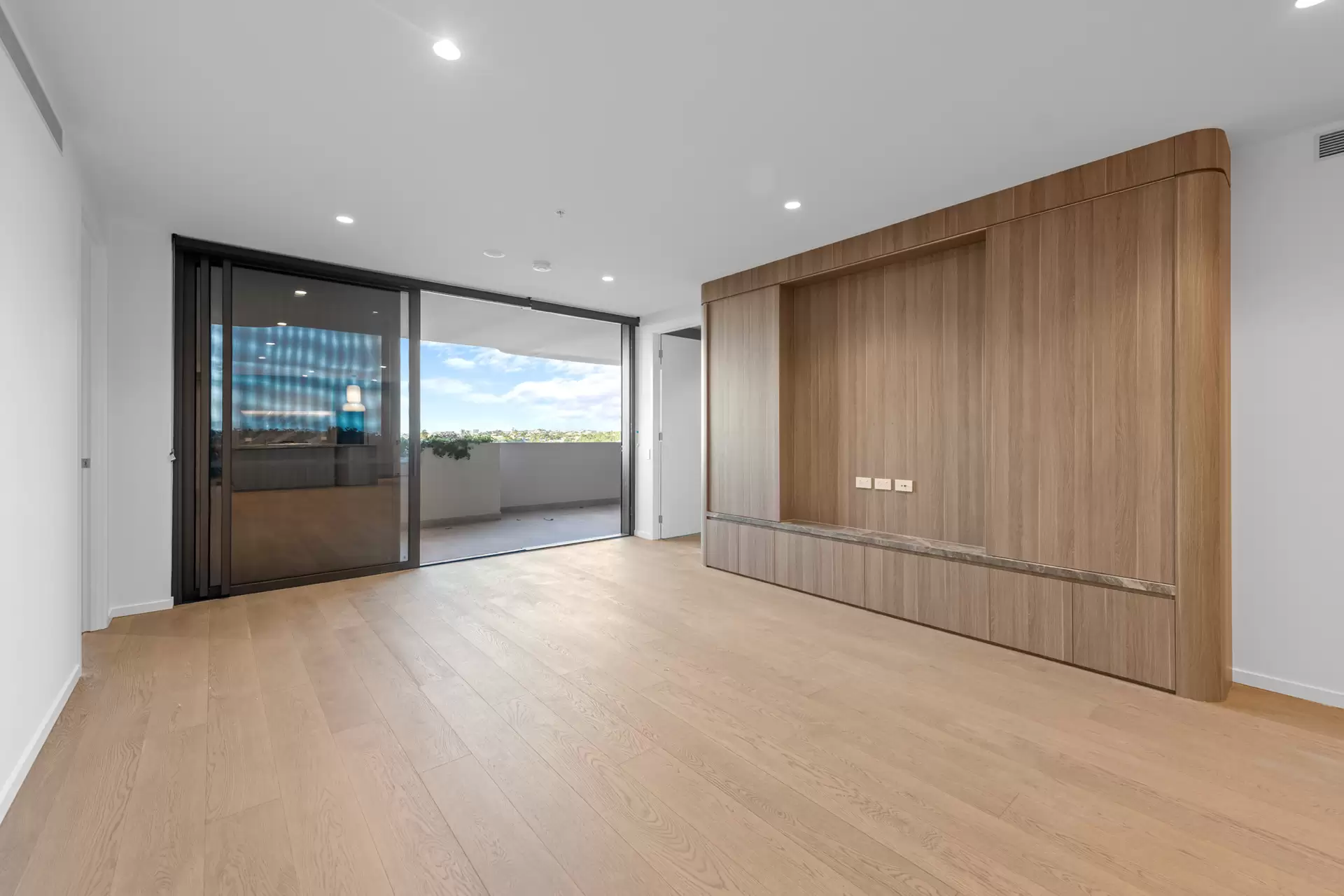 709/89 Lytton Road, East Brisbane Leased by Mosaic Property Group - image 1