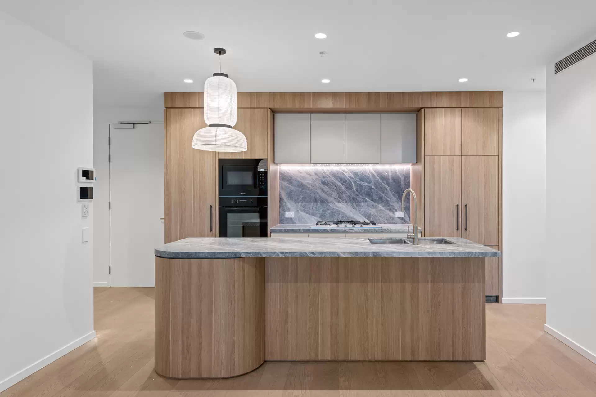709/89 Lytton Road, East Brisbane Leased by Mosaic Property Group - image 1