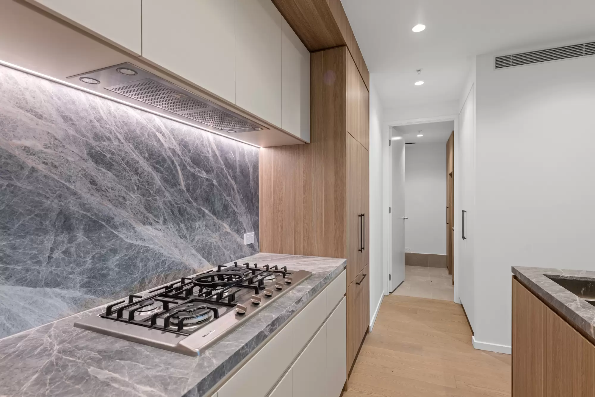 709/89 Lytton Road, East Brisbane Leased by Mosaic Property Group - image 3