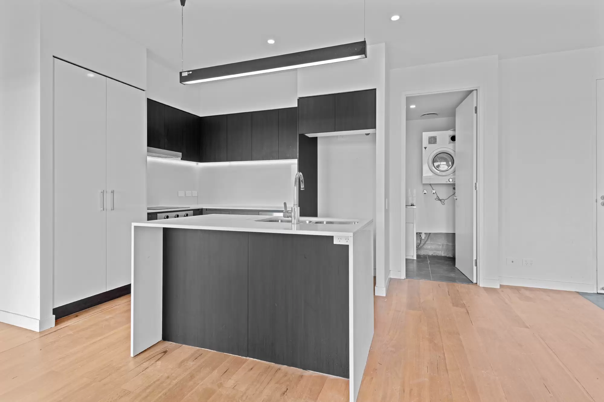 605/131-135 Clarence Road, Indooroopilly Leased by Mosaic Property Group - image 1
