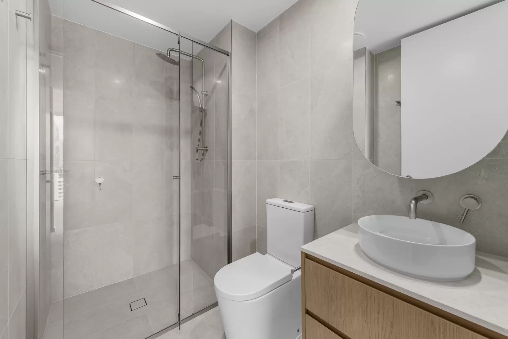 901/4 Rosewood Avenue, Broadbeach For Lease by Mosaic Property Group - image 1
