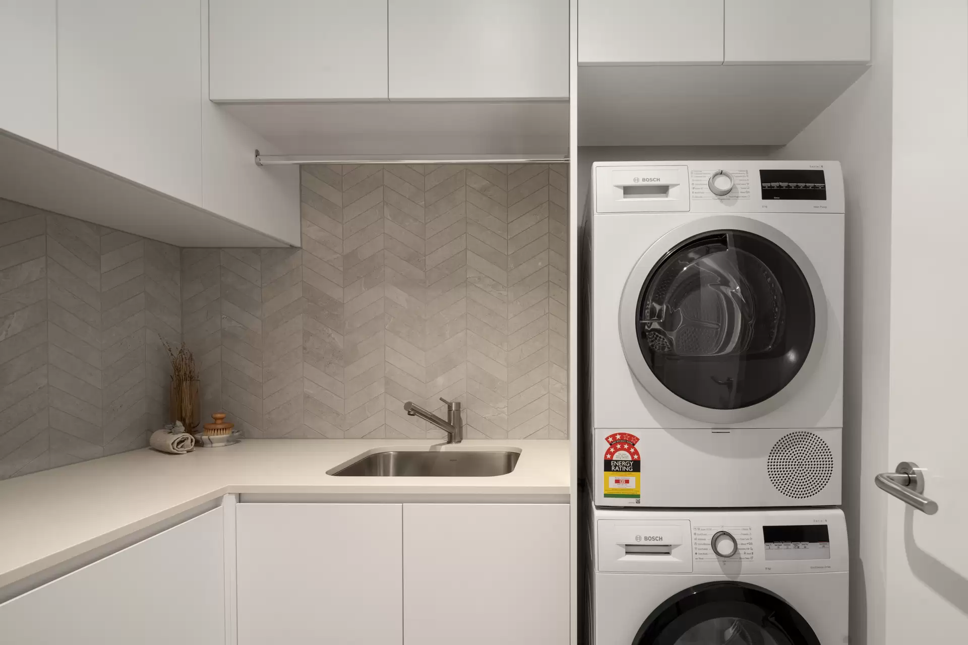 601/36 Sylvan Road, Toowong Leased by Mosaic Property Group - image 1